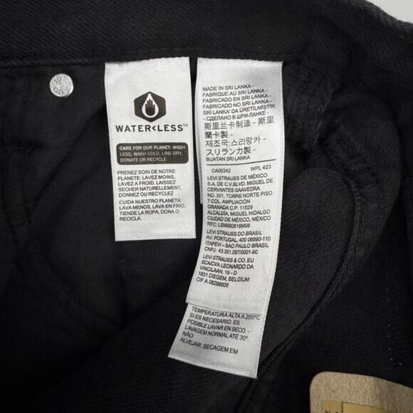 Levi's High Waisted Mom Jeans In Black Destructed Size 25 x 29 - Picture 7 of 10